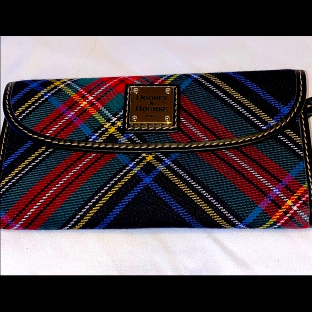 ❤️ Tartan plaid Dooney & Bourke wallet ❤️
